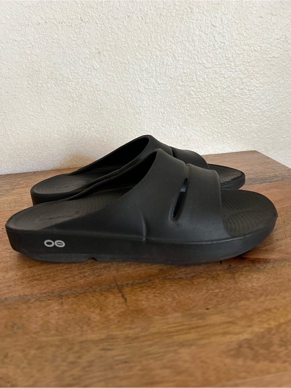 OOahh Slide Black Sandal Size M 6 W 8 EU 39